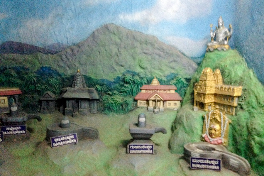 Те самые храмы, которые появились там, где упали оковы лингама.