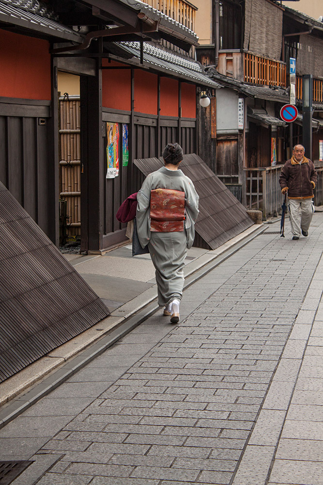 Женщина в кимоно