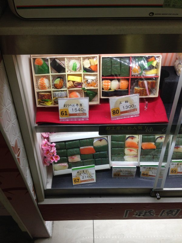 Обенто на витрине