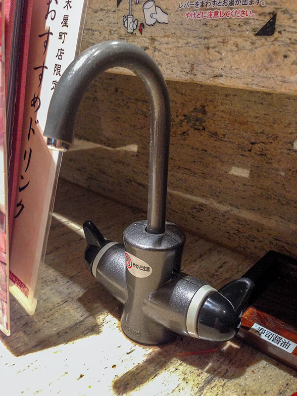 Кран с горячей водой