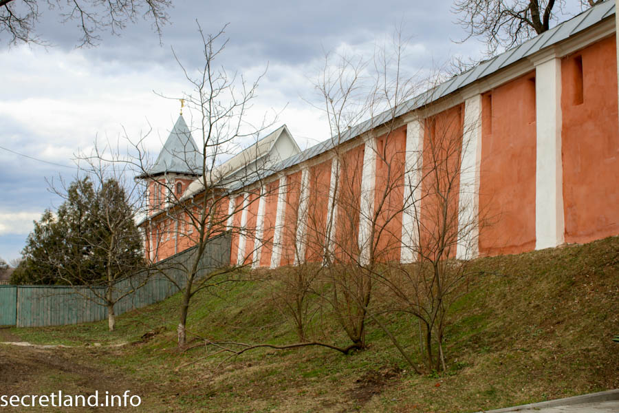 Свято-Троицкий Густынский монастырь