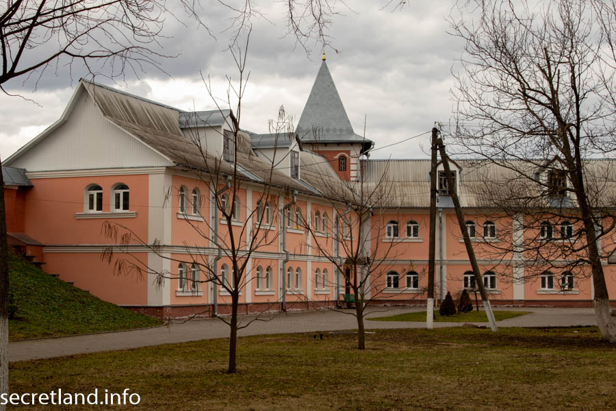 Свято-Троицкий Густынский монастырь