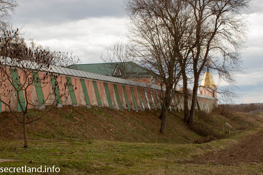 Свято-Троицкий Густынский монастырь