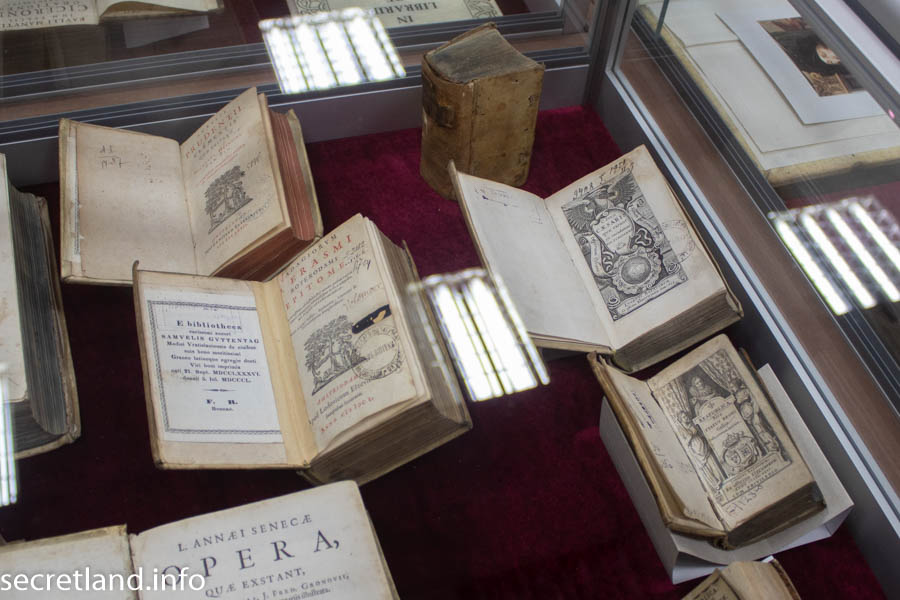 путівники по різних країнах і містах, надруковані в Нідерландах